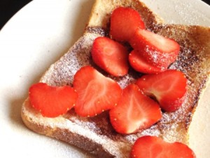 egg free french toast with strawberries